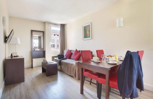 Couronne Urbaine Apartment | 32 m² Apartment ∙ 2 bedrooms ∙ 4 guests