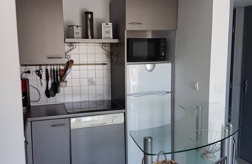 Miramar Apartment | 38M² - 4 pers. 2 Bedrooms. PIEDS DANS L'EAU - Sandy beach 2min walk away