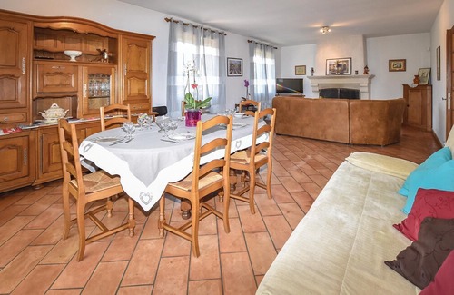 Caumont-sur-Durance House | 4 bedroom accommodation in Caumont sur Durance