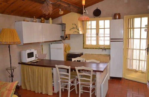 Simiane-la-Rotonde House | 42 m² Gîte ∙ 1 bedroom ∙ 4 guests