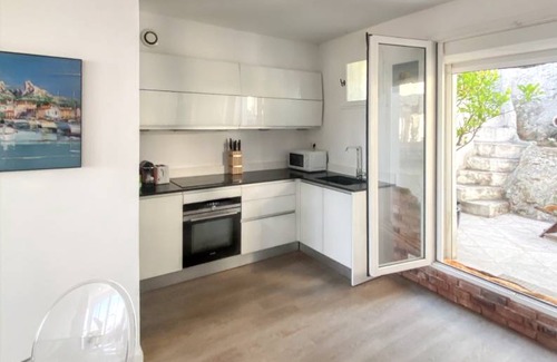 8th Arrondissement House | 70 m² House ∙ 2 bedrooms ∙ 4 guests