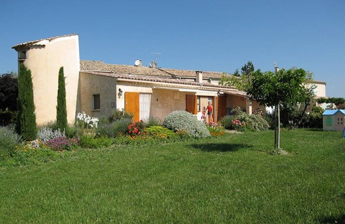 Simiane-la-Rotonde House | 85 m² Gîte ∙ 2 bedrooms ∙ 5 guests