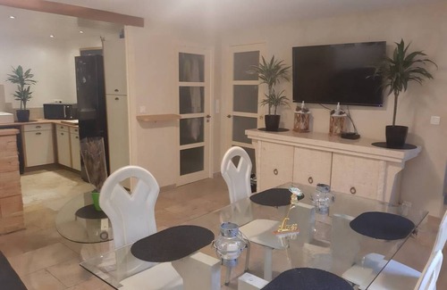 Beaucaire Apartment | 90 m² Apartment ∙ 3 bedrooms ∙ 8 guests