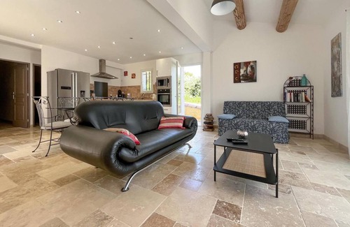 Comps House | 90 m² Maisonette ∙ 3 bedrooms ∙ 6 guests