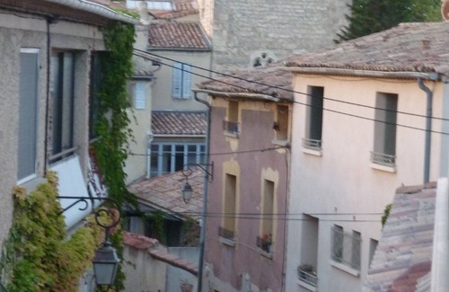 Pernes-les-Fontaines House | Air-conditioned & heated cottage in picturesque Pernes-les-Fontaines