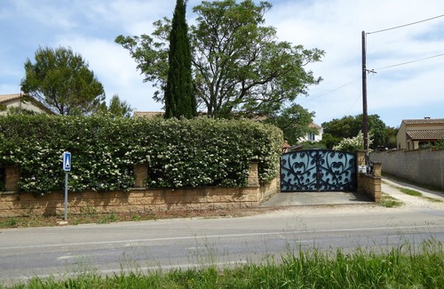 Vers-Pont-du-Gard Villa | Air-conditioned villa with swimming pool near Pont-du-Gard