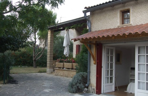 Vers-Pont-du-Gard Villa | Air-conditioned villa with swimming pool near Pont-du-Gard