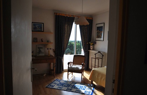 Orange Villa | Air-conditioned villa in a hill view of Mont Ventoux secluded garden sun tourism