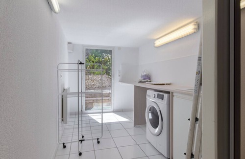 Les Hauts de Villeneuve Villa | Amazing villa with swimming pool near Avignon - W374
