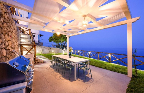 Praiano Villa | AMORE RENTALS - Blue Sea Villa with Indoor Heated Pool, Sea View and Breakfast