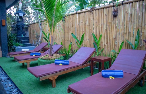 Batu Bolong House | Anik Homestay