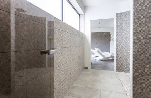 Remoulins Condo | Appart près du Pont du Gard | piscine + Wi-Fi