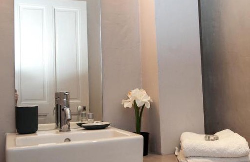 Avignon City Centre Apartment | Appartement de 3 chambres avec terrasse amenagee et wifi a Avignon