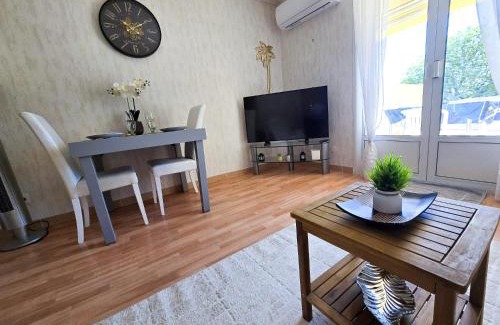 Greoux-les-Bains Apartment | Appartement Fontaine