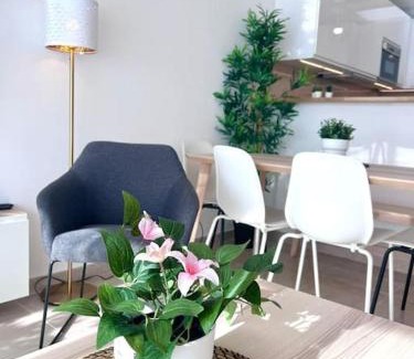 Les Sablettes Apartment | Appartement Luxueux "La Mer" by Résidence La Fontaine