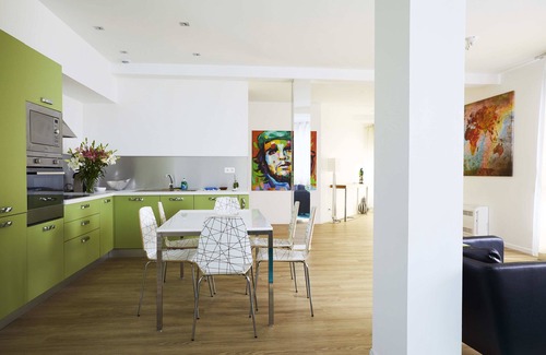 La Penne-sur-Huveaune Apartment | Apparthotel La Girafe