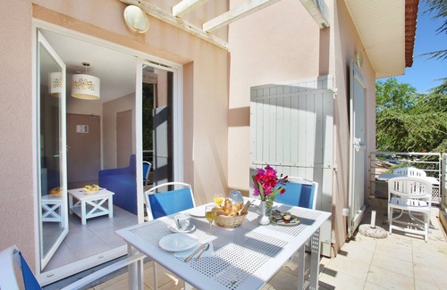 Les Bormettes Condo | Apparts Rénovés à 400m de la Plage | Accès Piscine
