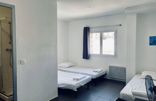 8th Arrondissement Hostel | Balaena