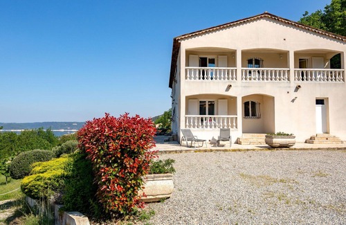 Bauduen Villa | Beautiful apartment in villa for 6 people with WIFI, TV, balcony, pets allowed and panoramic view