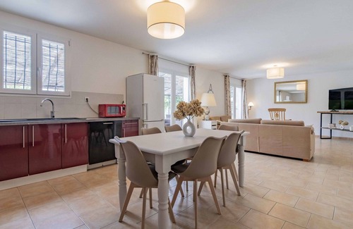 Pernes-les-Fontaines Villa | Beautiful private villa for 6 people with WIFI, private pool, A/C, TV and patio