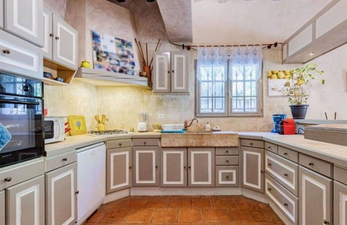 Caromb Villa | Beautiful private villa for 8 people with WIFI, private pool, TV and pets allowed