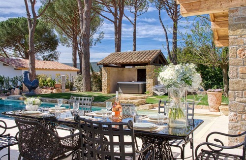 Cogolin Villa | Beautiful private villa with WIFI, private pool, A/C, hot tub, TV, terrace and pets allowed
