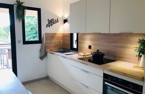Avignon City Centre Apartment | Beautiful sunny apartment intra-muros. Calm and parking