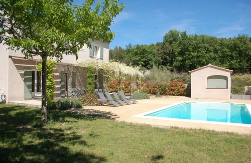 Sablet House | Beautiful villa with pool and garden 10km from Vaison-LaR, fully air-conditioned.