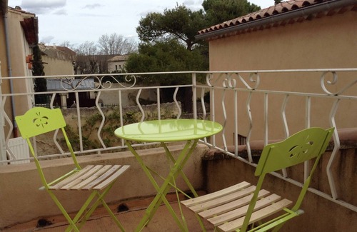 Pernes-les-Fontaines Apartment | Bright 100 m2 apartment in Pernes-Les-Fontaines between Ventoux and Avignon.