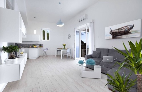 Positano Apartment | Casa La Porta - Large, modern property in Positano