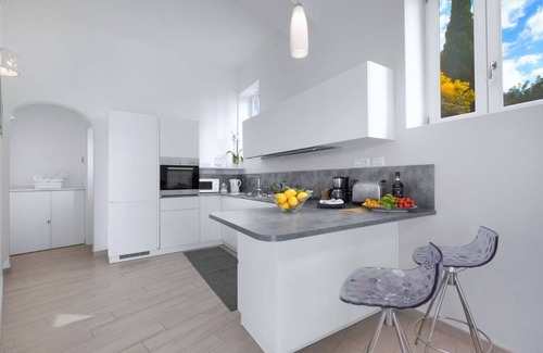 Positano Apartment | Casa La Porta - Large, modern property in Positano