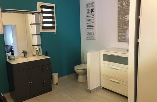 Chateaurenard Other | Chambre et Salon Privé en Provence