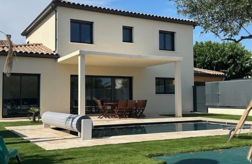 Beaucaire House | Charmante maison récente avec PISCINE CHAUFFEE proche Nîmes