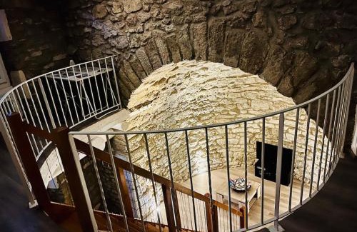 Chateauneuf-de-Gadagne Apartment | Charme unique sous les remparts