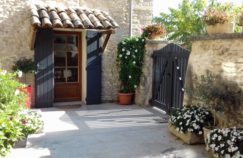 Cabrieres-d'Avignon House | Charming typical Provencal village house.