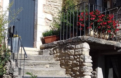 Cabrieres-d'Avignon House | Charming typical Provencal village house.