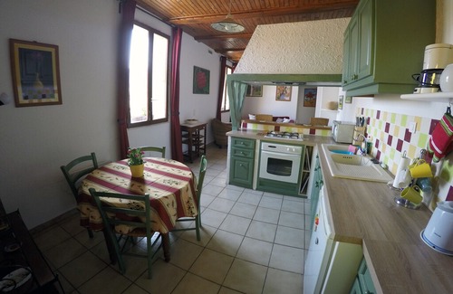 Sablet Apartment | Charming Village House