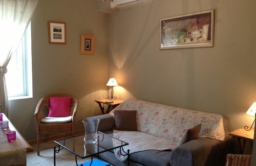 Sablet House | Charming village house in a medieval village