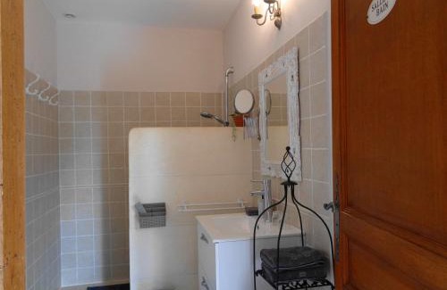 Lacoste Bed & Breakfast | Clos des Lavandes - Chambres et Suites de charme climatisées-Luberon