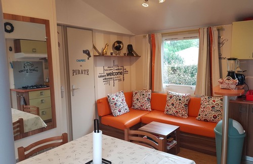La Roque-d'Antheron House | Comfortable 3 bedroom mobile home in Provence - Pool and private lake