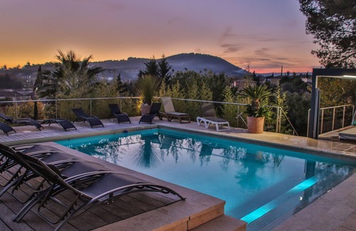 Le Beausset Villa | Contemporary villa and relaxation areas