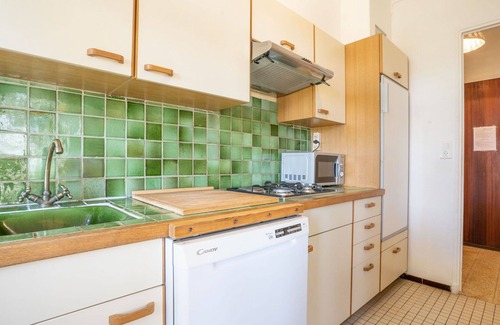 La Madrague Apartment | Cosy apartment for 4 guests with WIFI, TV and terrace