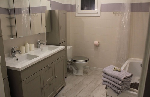 Boulbon House | Cottage Au Petit Bonheur Montagnette in Boulbon