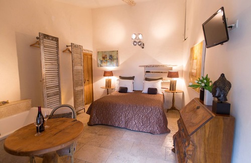 Oppede Bed & Breakfast | Domaine Les Roullets