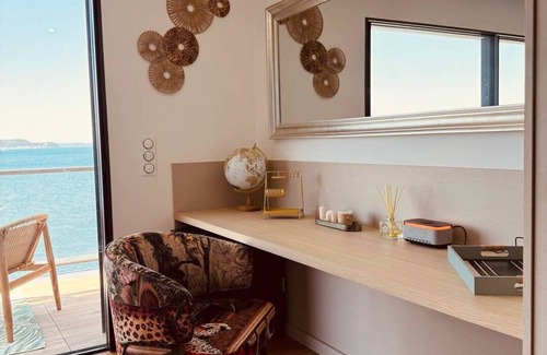 Saint-Mitre-les-Remparts Bed & Breakfast | Evasion room - mia casa