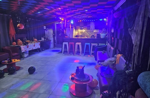 Le Luc House | evganniversaireboulodrome basket footvolleypingpongbillardbaby piscine tikibar