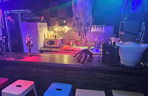 Le Luc House | evganniversaireboulodrome basket footvolleypingpongbillardbaby piscine tikibar