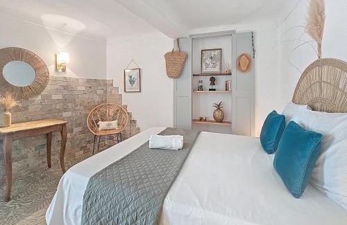 Saint-Cezaire-sur-Siagne Apartment | Gîte Le Figuier de Saint Ce - 3 stars - Holiday Home Nature View