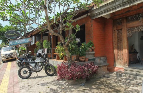 Peliatan Hostel | Halaman Depan Hostel