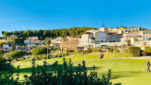 Saint-Cyr-sur-Mer Apartment | Hameau des amandiers-vue mer & golf